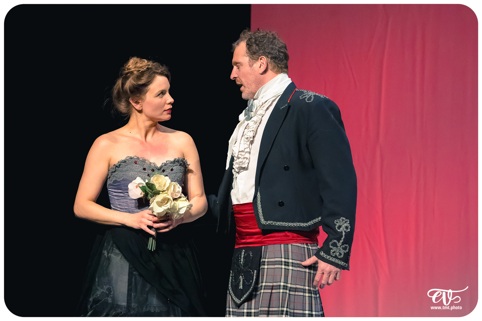 UN FIL A LA PATTE (CIE VIVA)